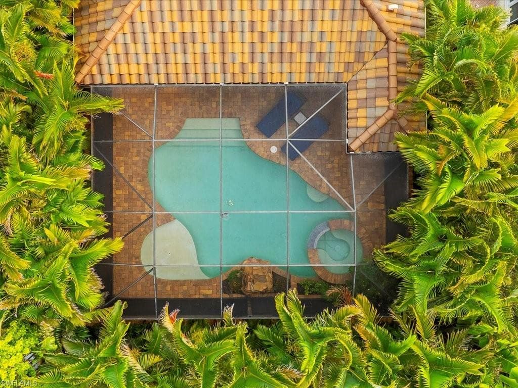 559 93rd Ave N, Naples, FL 34108-31