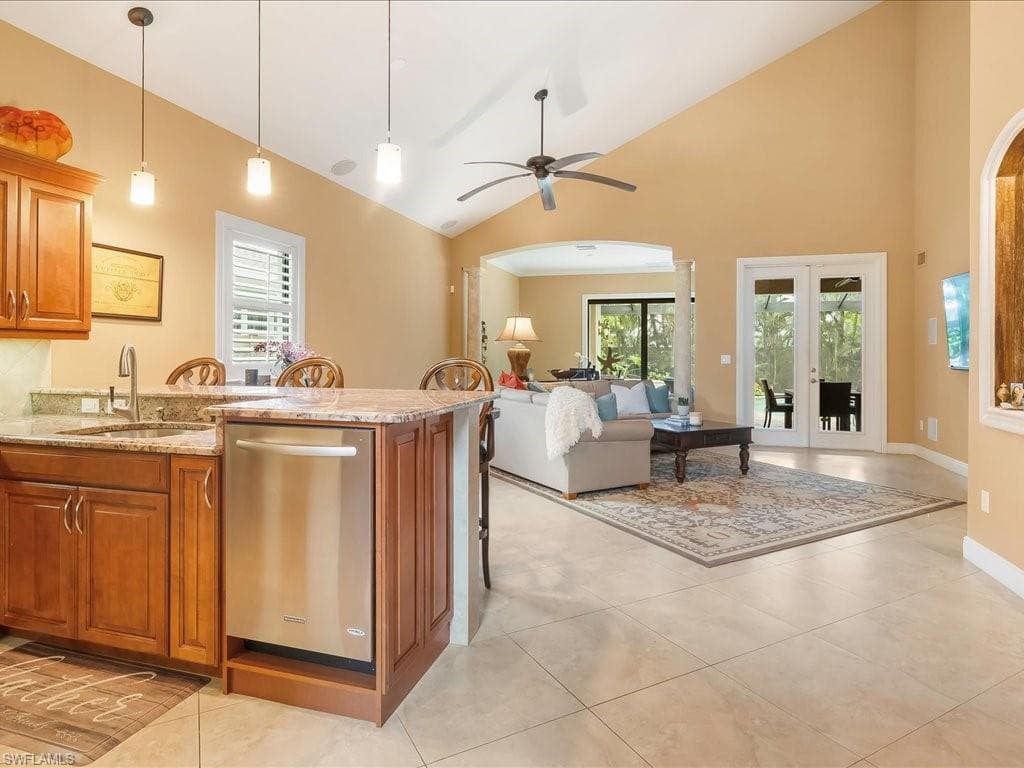 559 93rd Ave N, Naples, FL 34108-4