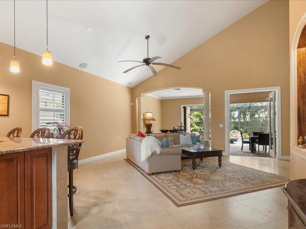 559 93rd Ave N, Naples, FL 34108-5