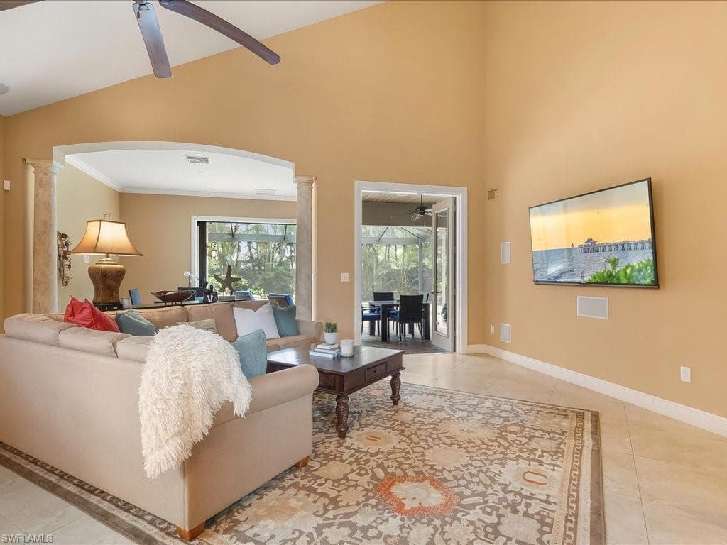 559 93rd Ave N, Naples, FL 34108-6