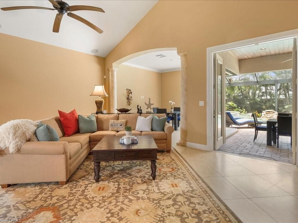 559 93rd Ave N, Naples, FL 34108-7