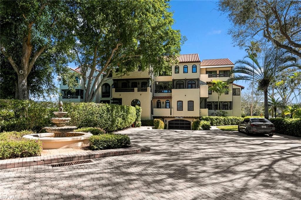 5850 Pelican Bay Blvd C, Naples, FL 34108-34