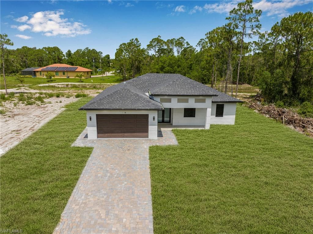 718 Bennington Dr, Lehigh Acres, FL 33974-1