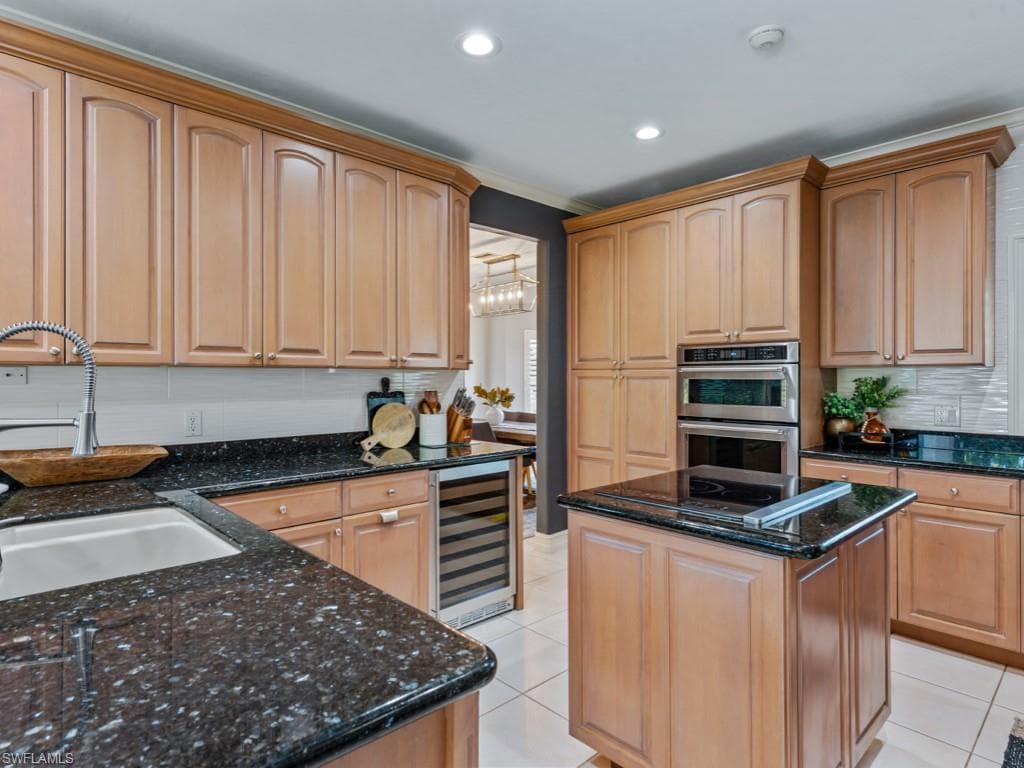 190 Geranium Ct, Marco Island, FL 34145-14