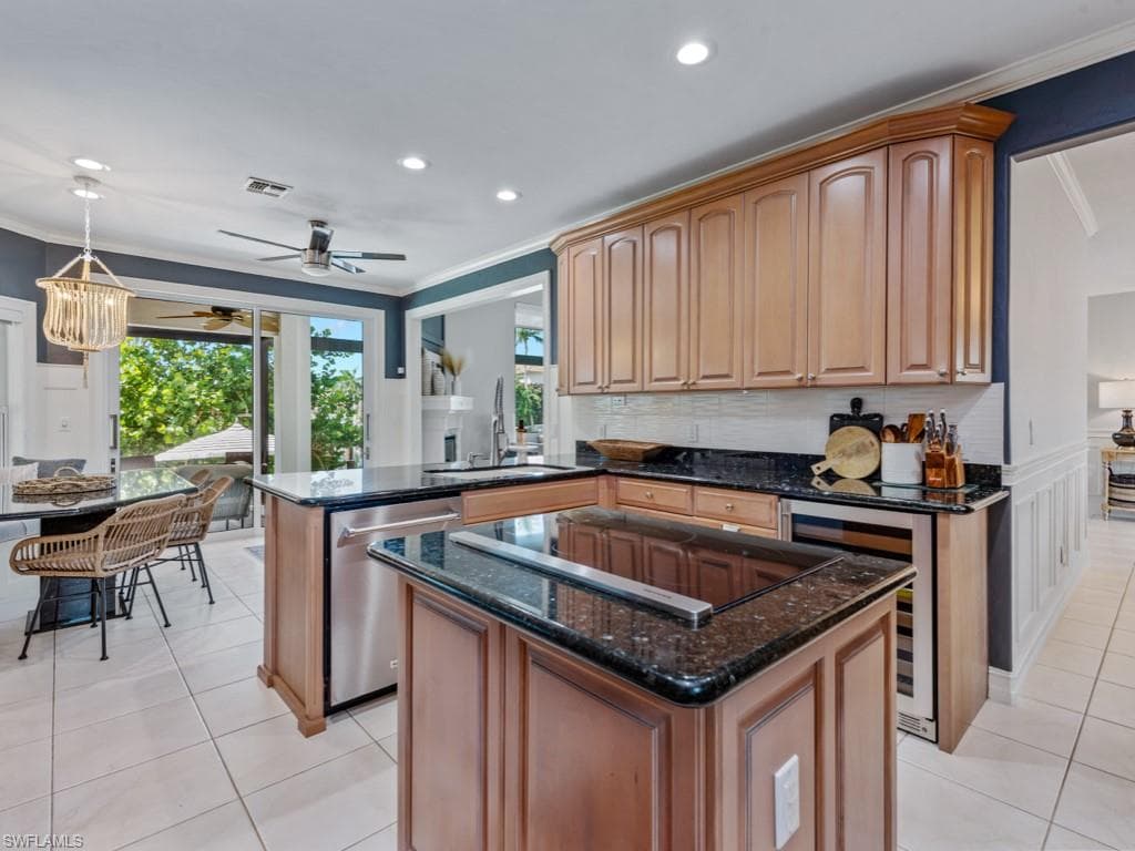 190 Geranium Ct, Marco Island, FL 34145-16