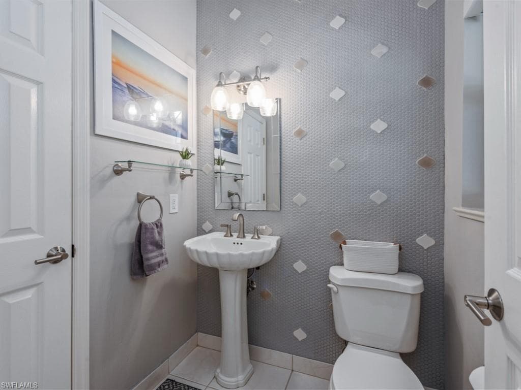 190 Geranium Ct, Marco Island, FL 34145-24