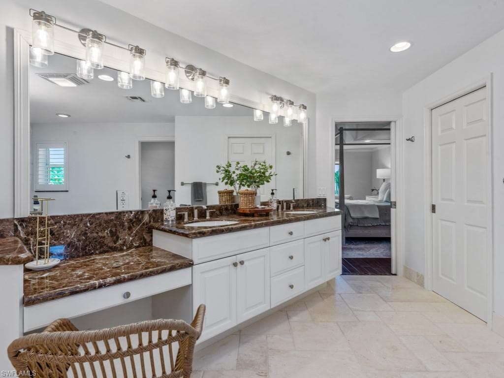 190 Geranium Ct, Marco Island, FL 34145-25