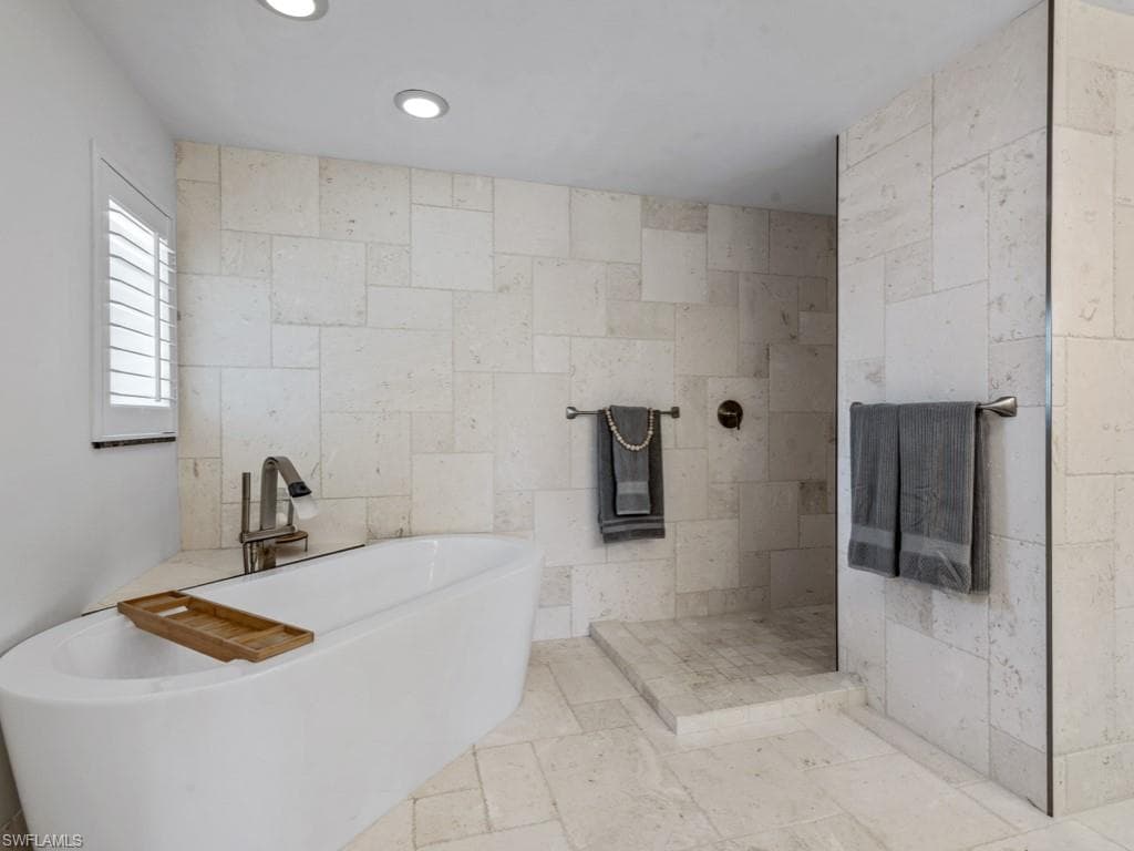 190 Geranium Ct, Marco Island, FL 34145-26