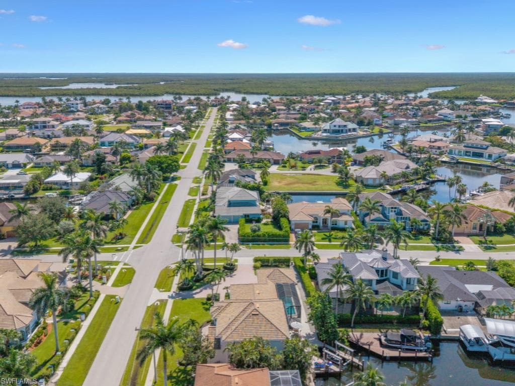 190 Geranium Ct, Marco Island, FL 34145-46