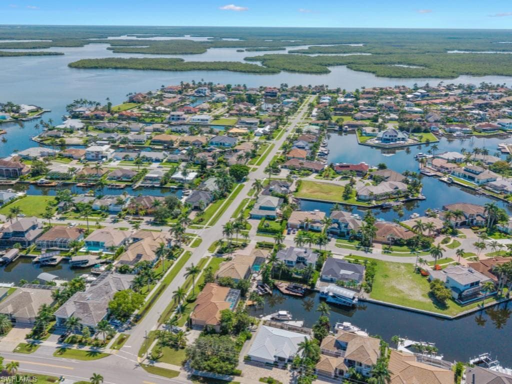 190 Geranium Ct, Marco Island, FL 34145-48