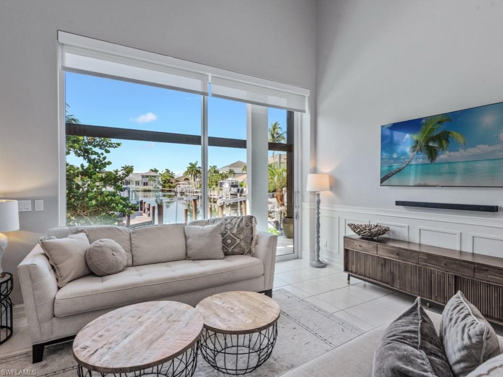 190 Geranium Ct, Marco Island, FL 34145-8