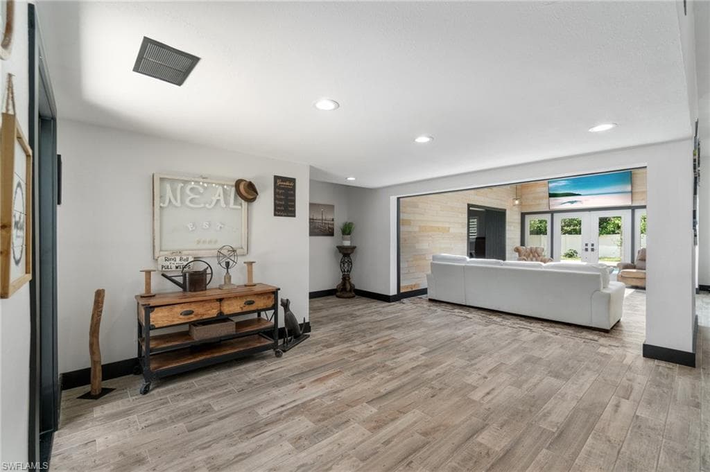 544 Bayside Dr, Fort Myers, FL 33919-9
