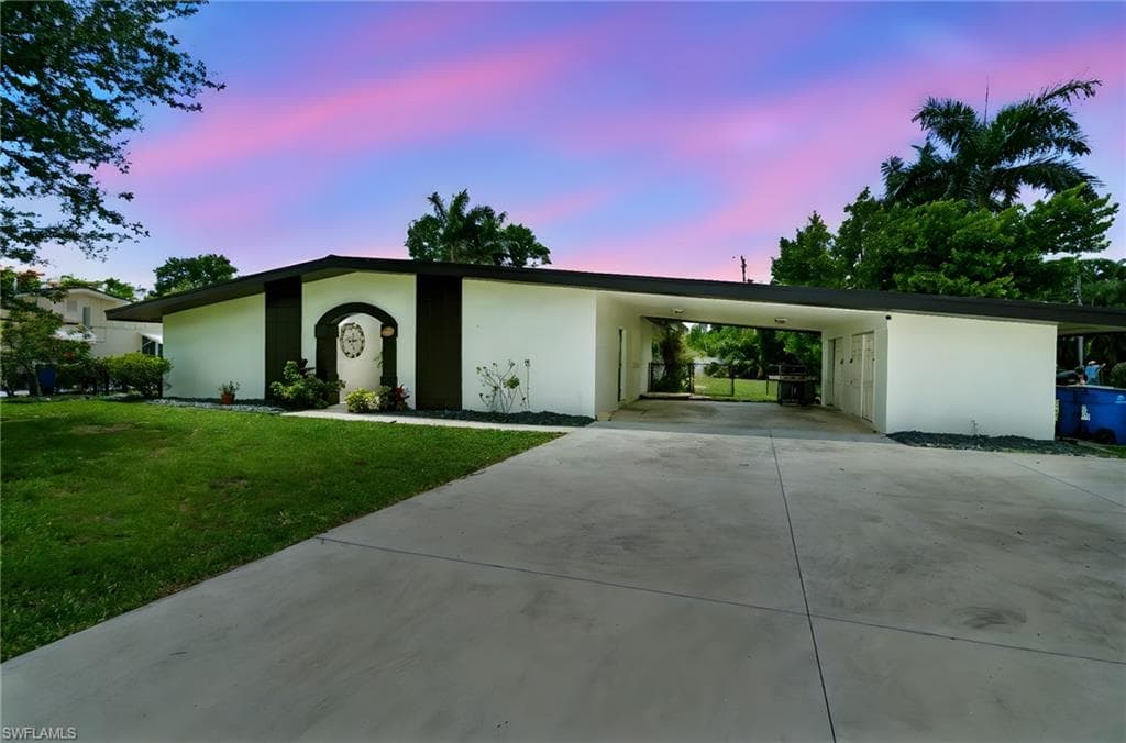 544 Bayside Dr, Fort Myers, FL 33919-1