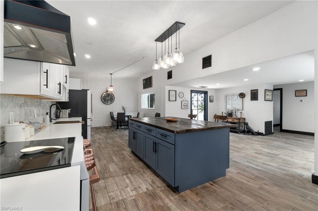 544 Bayside Dr, Fort Myers, FL 33919-20