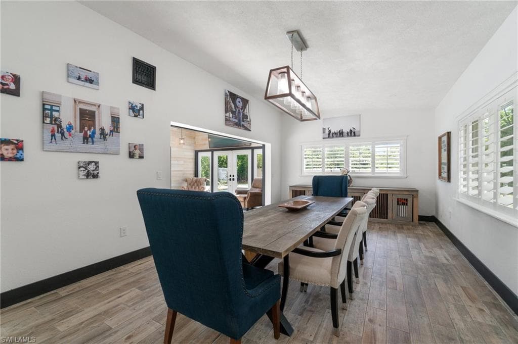 544 Bayside Dr, Fort Myers, FL 33919-22