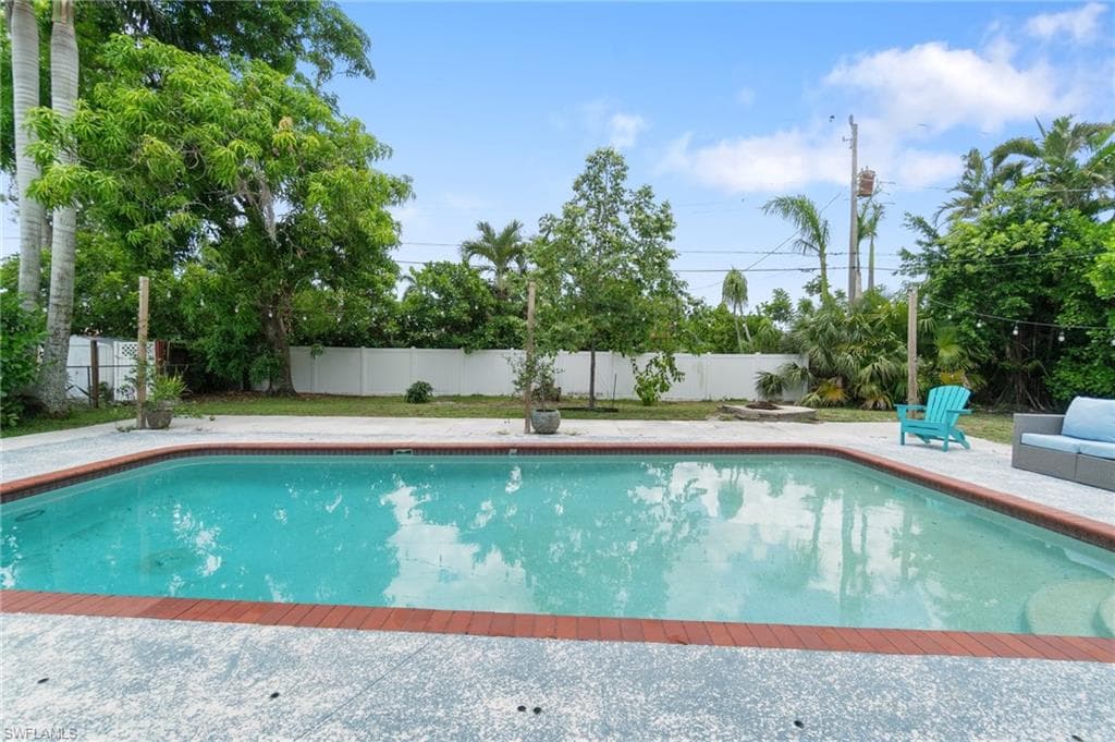 544 Bayside Dr, Fort Myers, FL 33919-37