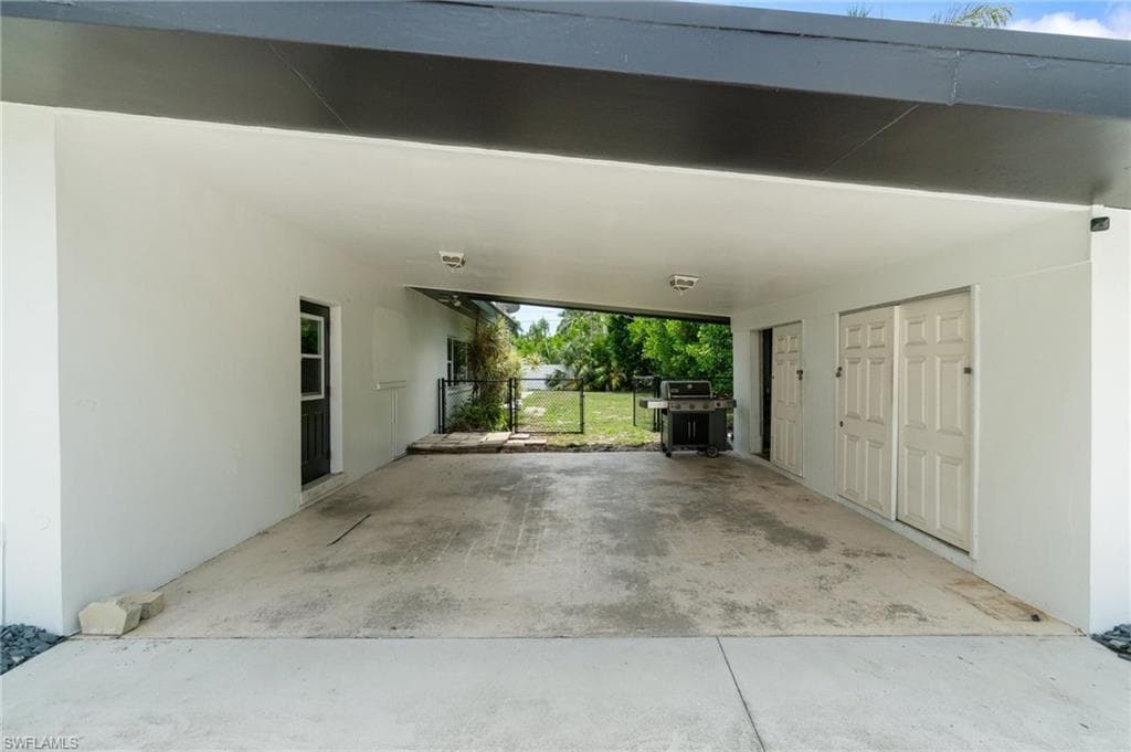 544 Bayside Dr, Fort Myers, FL 33919-4