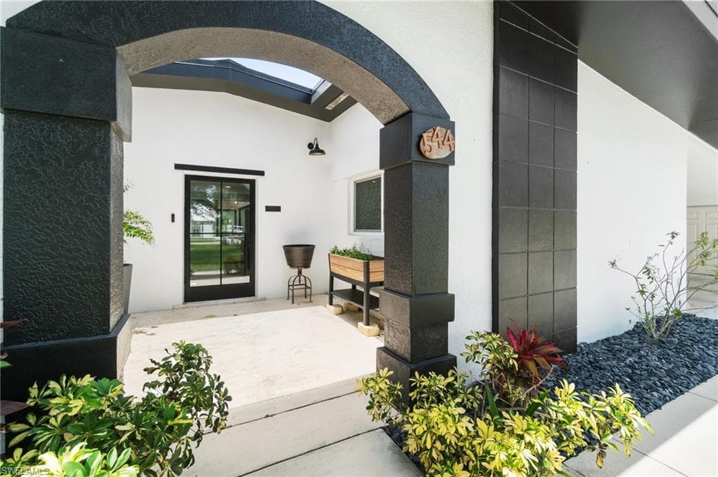 544 Bayside Dr, Fort Myers, FL 33919-5