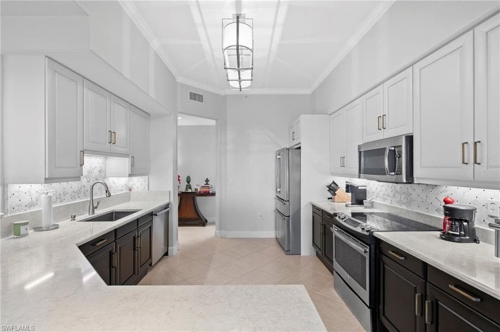 570 El Camino Real 2303, Naples, FL 34119-3