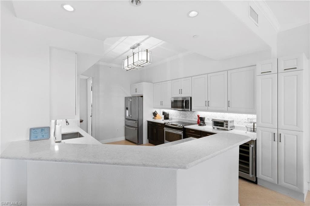 570 El Camino Real 2303, Naples, FL 34119-5