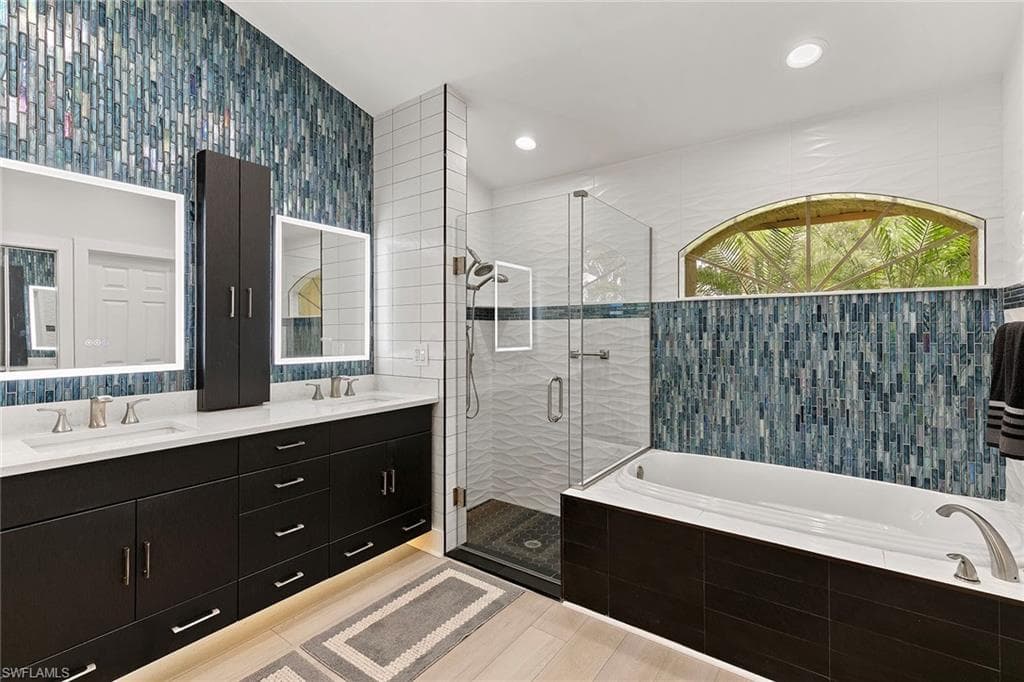 2322 River Reach Dr, Naples, FL 34104-15
