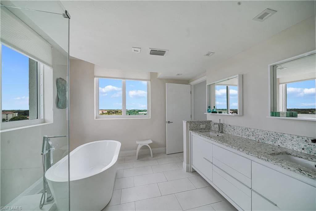 7515 Pelican Bay Blvd 8a, Naples, FL 34108-21