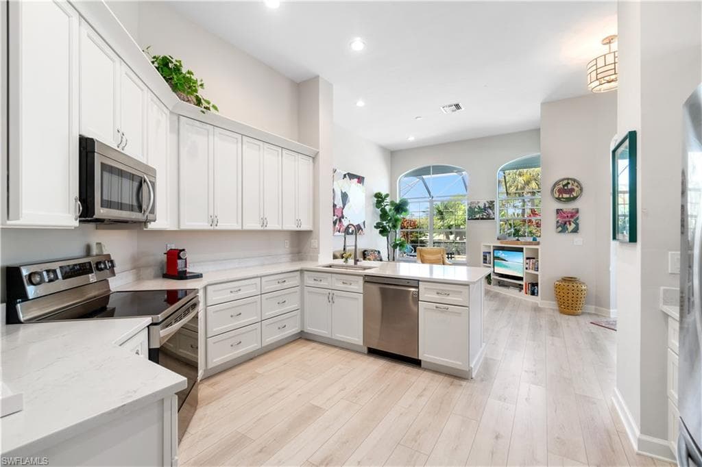 15259 Devon Green Ln, Naples, FL 34110-3