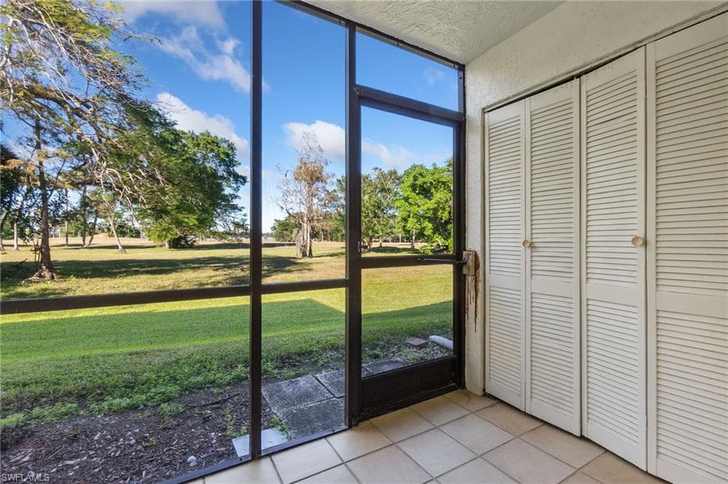 4198 27th Ct SW 105, Naples, FL 34116-14