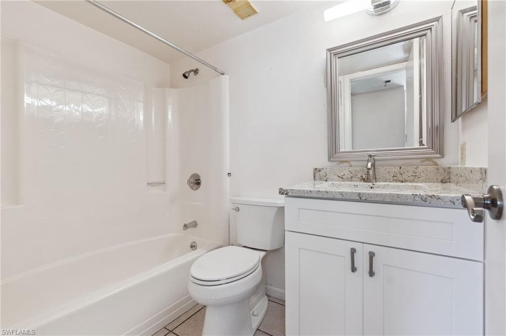 4198 27th Ct SW 105, Naples, FL 34116-7