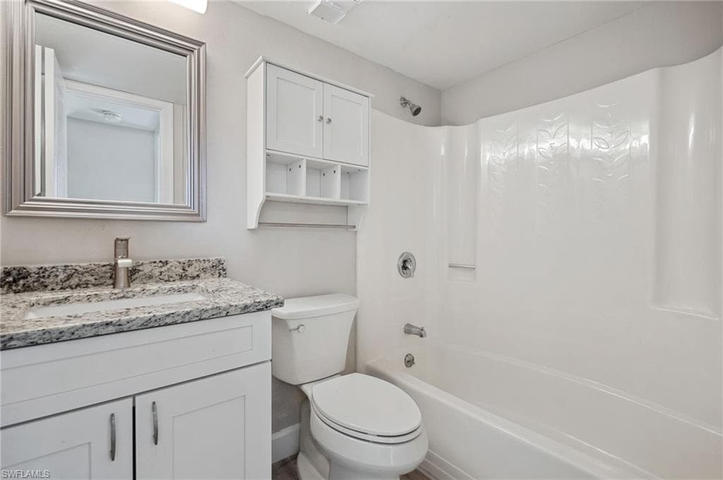 4198 27th Ct SW 106, Naples, FL 34116-13