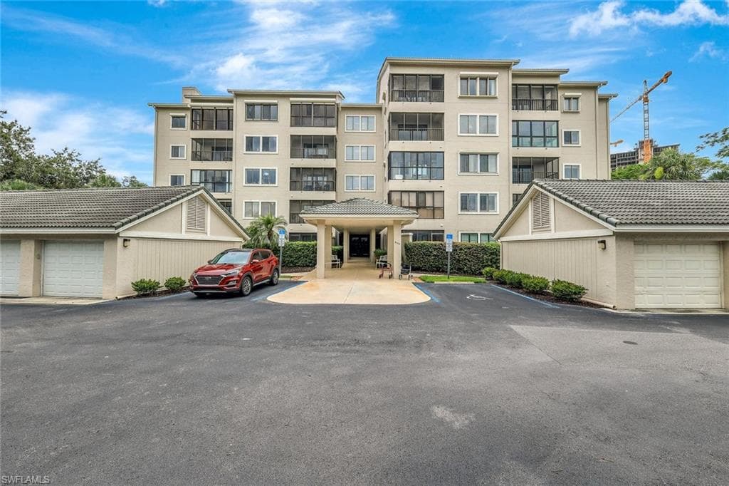 900 Arbor Lake Dr 207, Naples, FL 34110-3