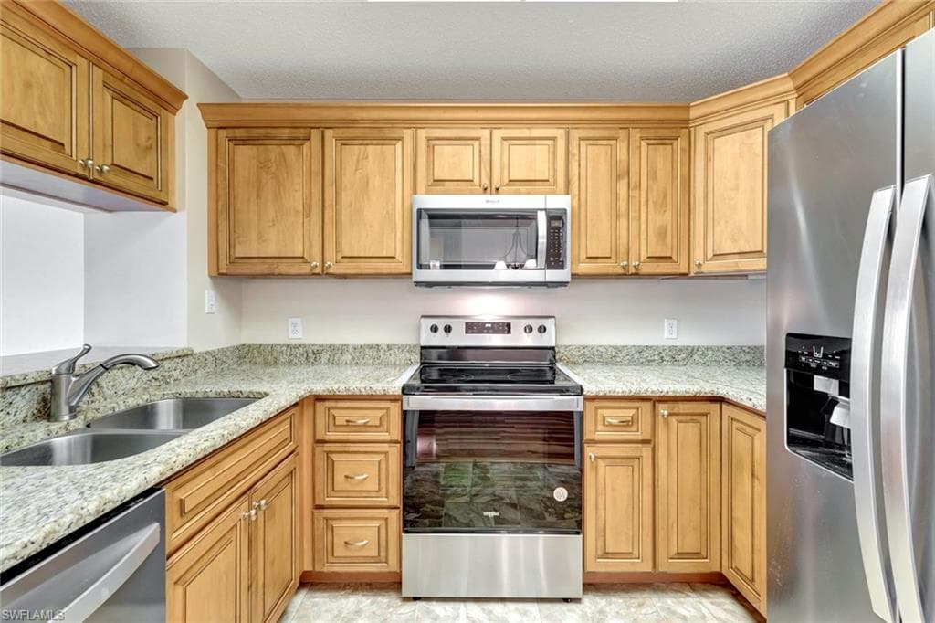 900 Arbor Lake Dr 207, Naples, FL 34110-8
