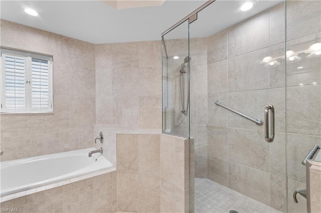 7120 Timberland Cir 101, Naples, FL 34109-21