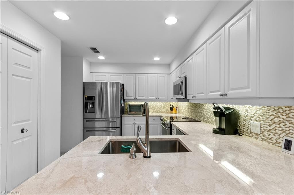 7120 Timberland Cir 101, Naples, FL 34109-2
