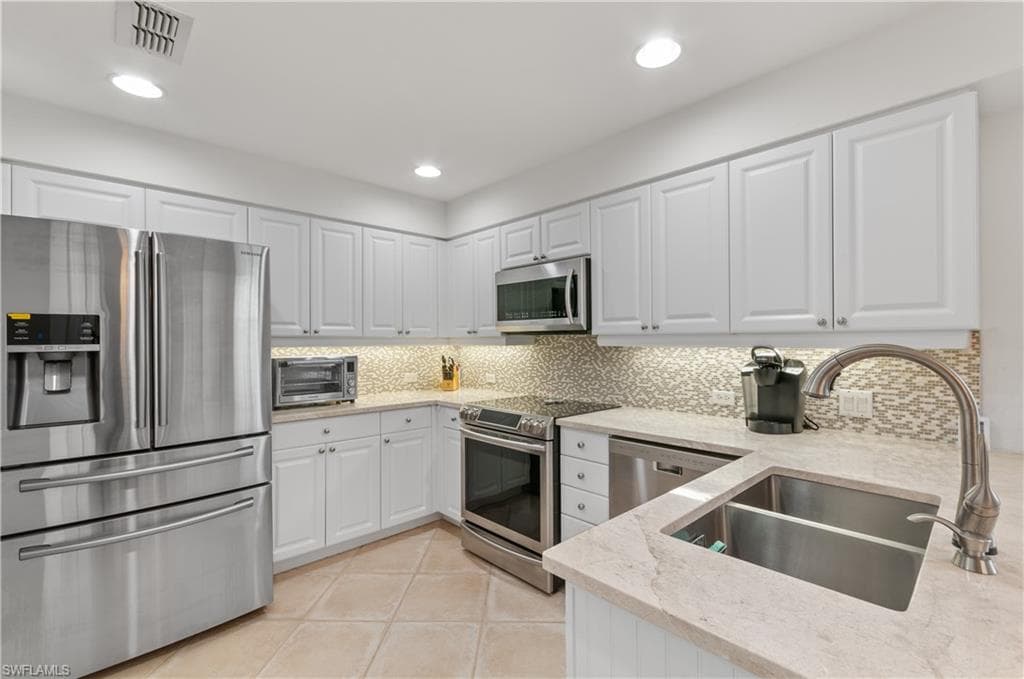 7120 Timberland Cir 101, Naples, FL 34109-3
