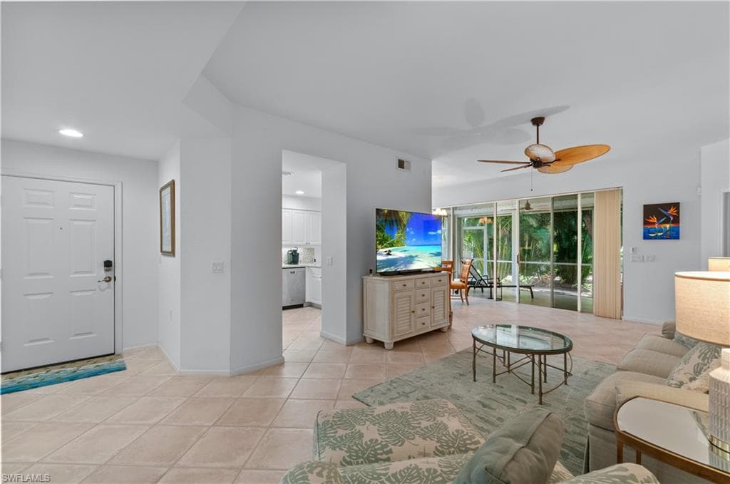 7120 Timberland Cir 101, Naples, FL 34109-7
