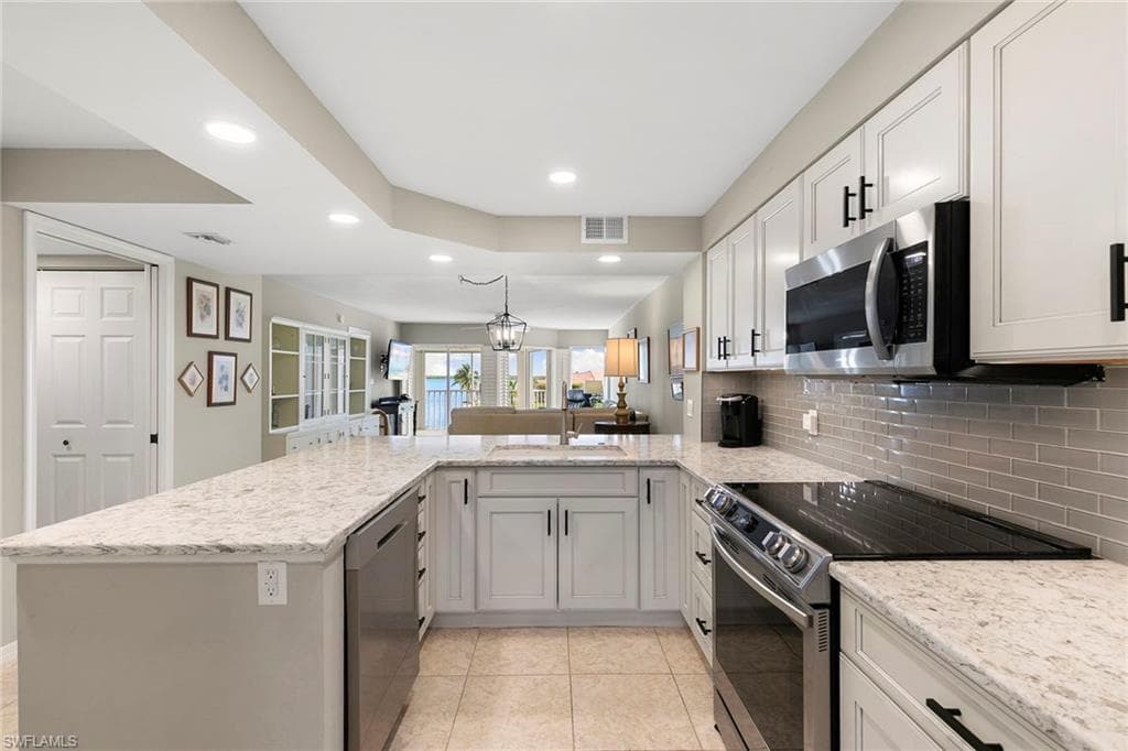 991 Barfield Dr 204, Marco Island, FL 34145-9