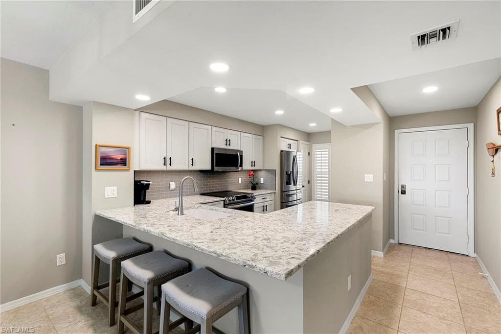 991 Barfield Dr 204, Marco Island, FL 34145-11