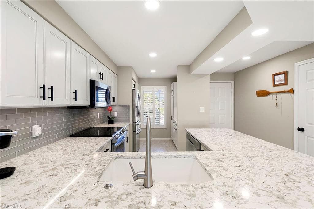 991 Barfield Dr 204, Marco Island, FL 34145-12