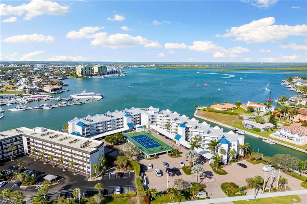 991 Barfield Dr 204, Marco Island, FL 34145-1