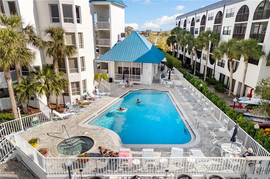 991 Barfield Dr 204, Marco Island, FL 34145-35