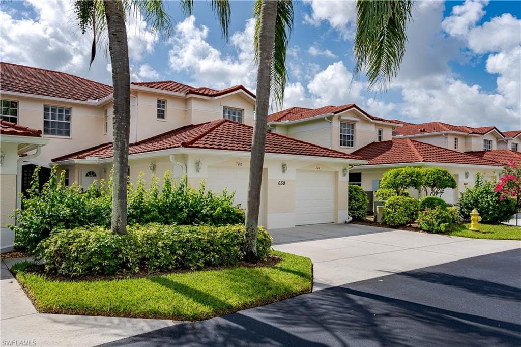 650 Lalique Cir 308, Naples, FL 34119-33