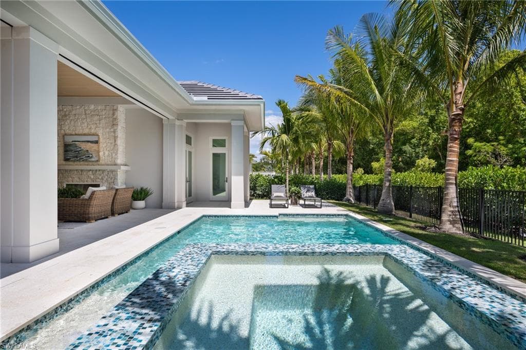 6638 Palisades Ave, Naples, FL 34109-25