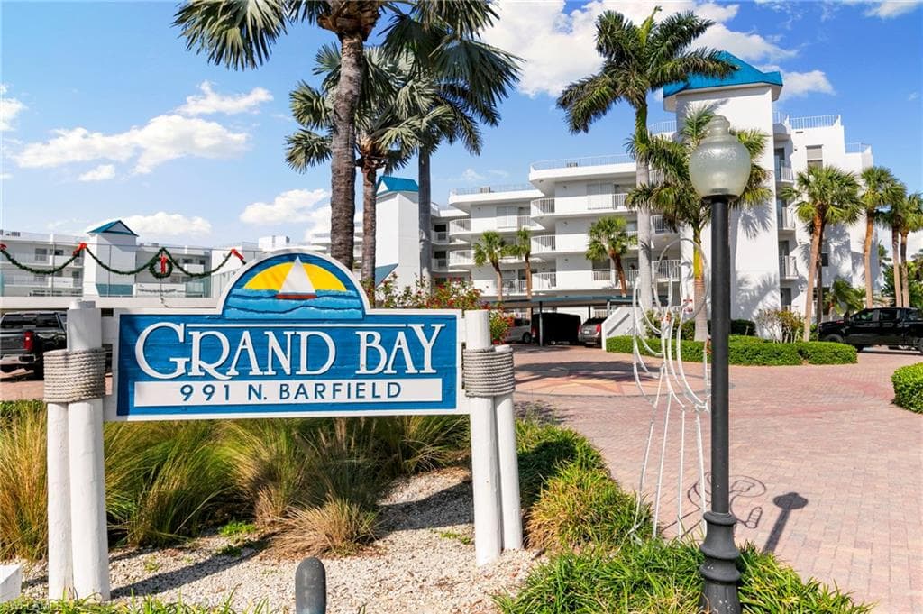 991 Barfield Dr 101, Marco Island, FL 34145-30