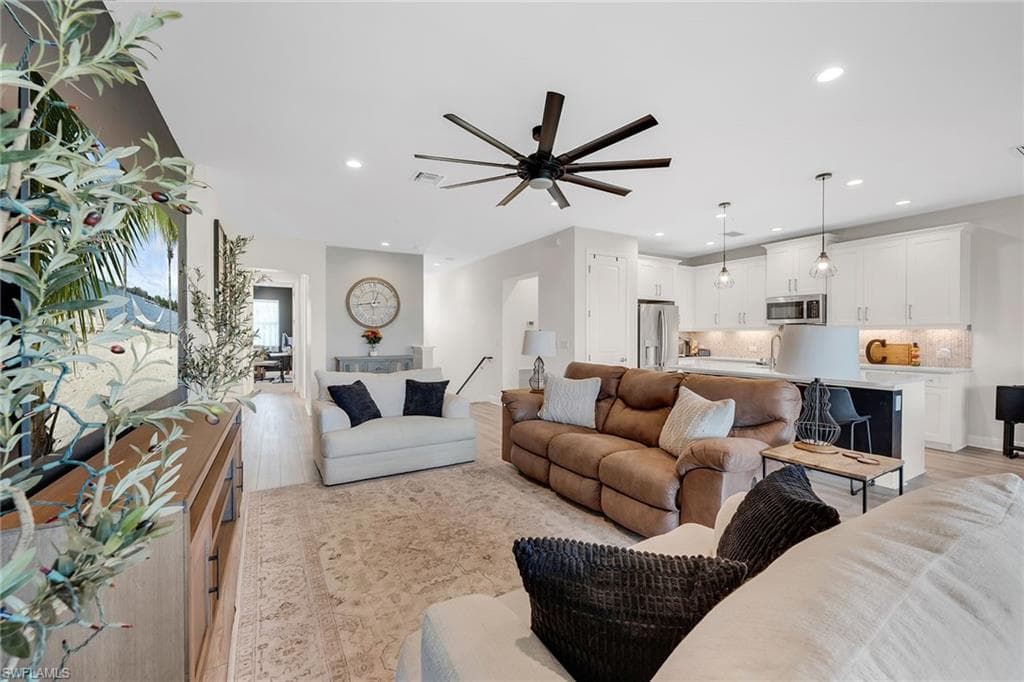 2543 Seychelles Dr 606, Naples, FL 34112-4