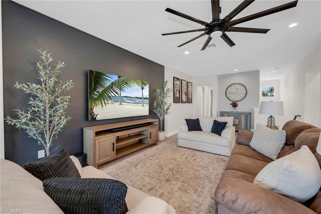 2543 Seychelles Dr 606, Naples, FL 34112-6