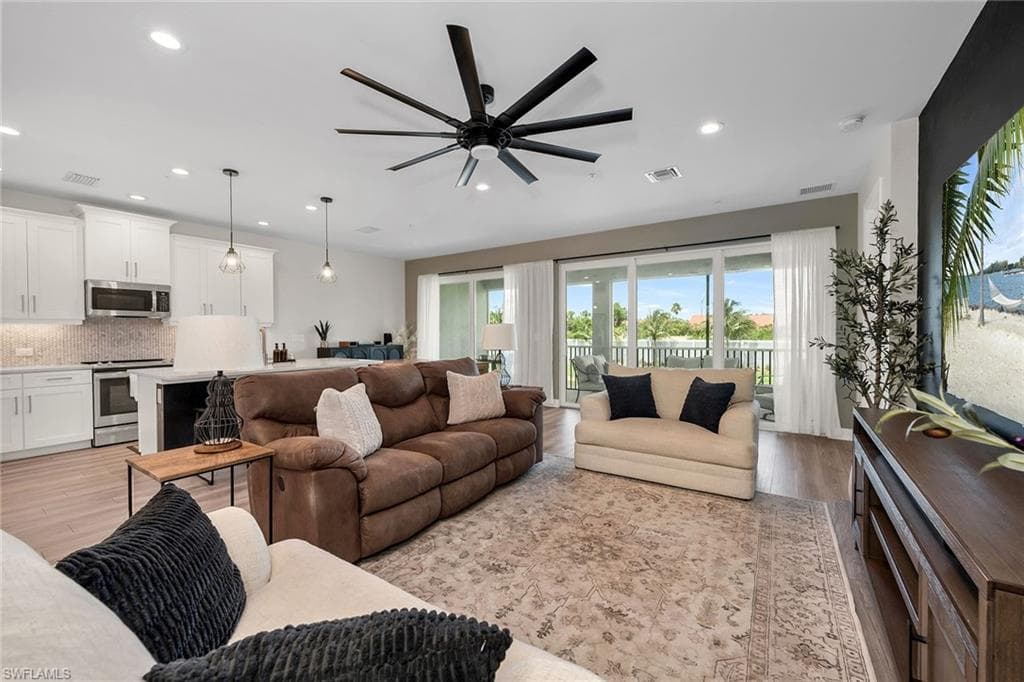 2543 Seychelles Dr 606, Naples, FL 34112-8