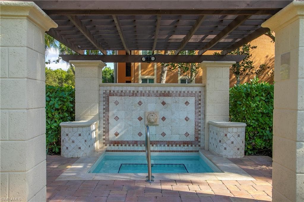 1105 Reserve Ct 305, Naples, FL 34105-12