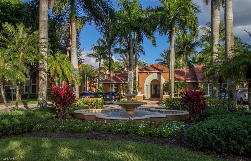 1105 Reserve Ct 305, Naples, FL 34105-19