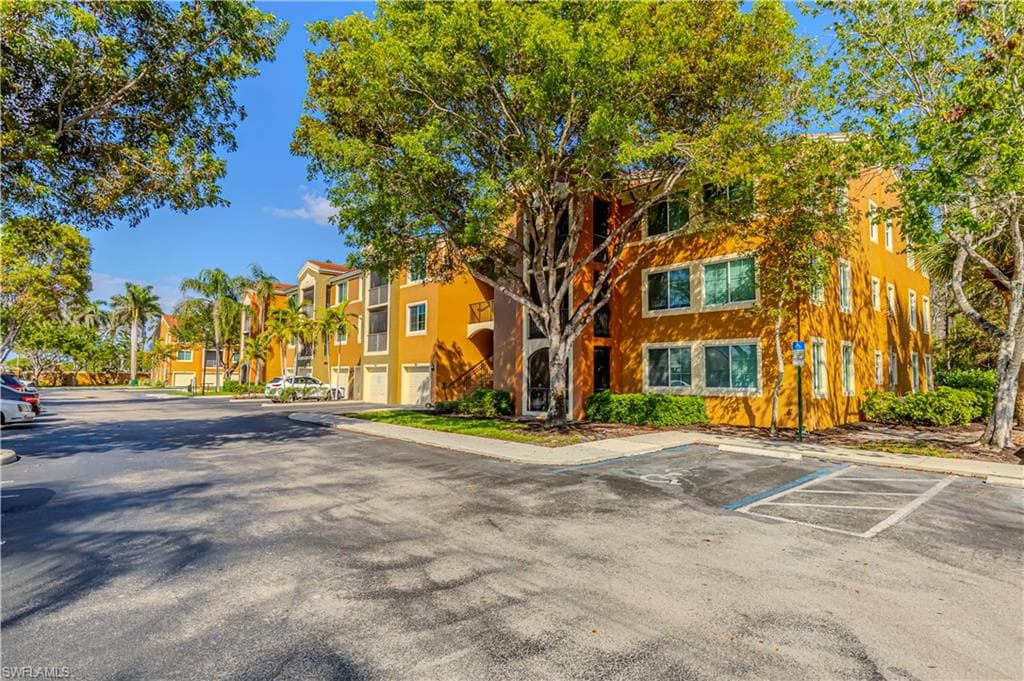 1105 Reserve Ct 305, Naples, FL 34105-28